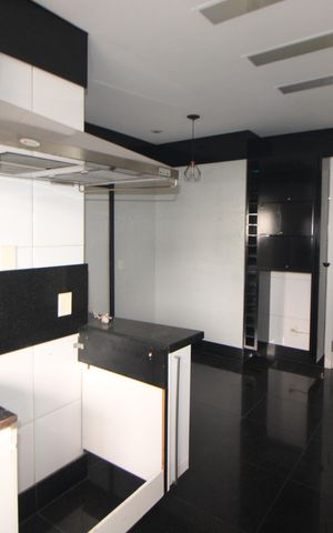 Apartamento à venda com 222m², 4 quartos e 4 vagasCozinha