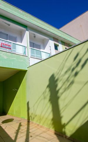 Casa à venda com 110m², 3 quartos e 2 vagasGaragem