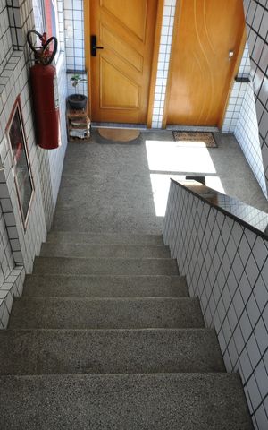 Apartamento à venda com 95m², 3 quartos e 2 vagasEscada de acesso