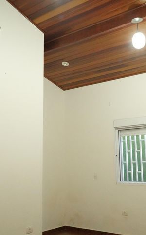Casa à venda com 210m², 2 quartos e 2 vagasSuite
