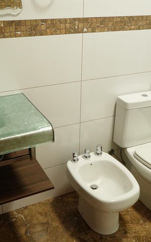 Casa à venda com 210m², 2 quartos e 2 vagasBanheiro da Suíte 2