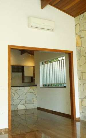 Casa à venda com 210m², 2 quartos e 2 vagasSala