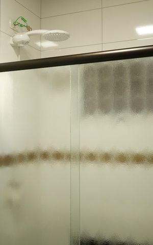 Casa à venda com 210m², 2 quartos e 2 vagasBanheiro da Suíte 2