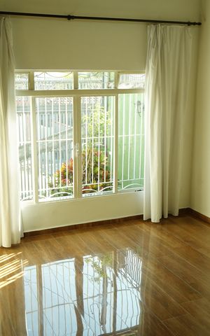 Casa à venda com 210m², 2 quartos e 2 vagasSala