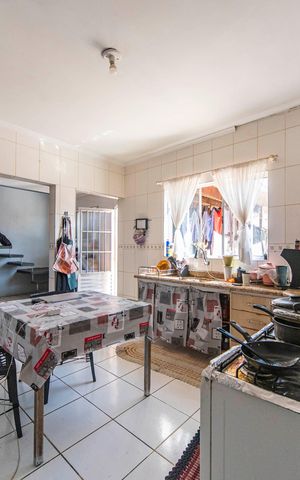 Casa à venda com 250m², 3 quartos e 2 vagas Casa à venda com 250m², 3 quartos e 2 vagasCozinha