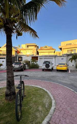 Casa de condomínio para alugar com 297m², 6 quartos e 2 vagas Casa de condomínio para alugar com 297m², 6 quartos e 2 vagasFachada