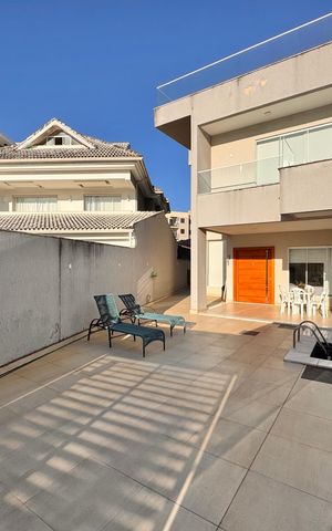 Casa de condomínio para alugar com 297m², 6 quartos e 2 vagas Casa de condomínio para alugar com 297m², 6 quartos e 2 vagasÁrea externa