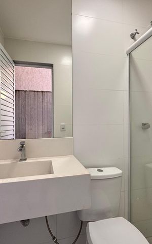 Casa de condomínio para alugar com 297m², 6 quartos e 2 vagas Casa de condomínio para alugar com 297m², 6 quartos e 2 vagasBanheiro de Serviço
