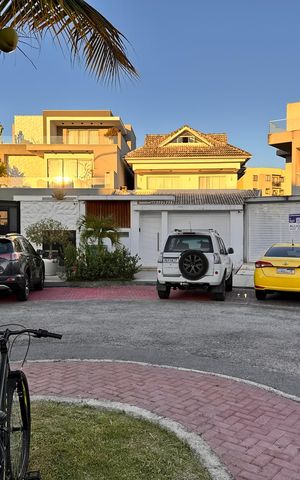 Casa de condomínio para alugar com 297m², 6 quartos e 2 vagas Casa de condomínio para alugar com 297m², 6 quartos e 2 vagasFachada