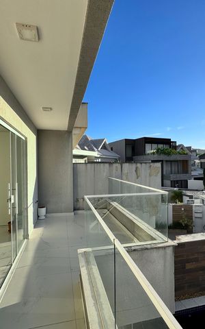 Casa de condomínio para alugar com 297m², 6 quartos e 2 vagas Casa de condomínio para alugar com 297m², 6 quartos e 2 vagasSuíte 1 (Master) - Varanda