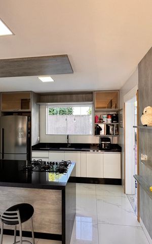 Casa de condomínio para alugar com 297m², 6 quartos e 2 vagas Casa de condomínio para alugar com 297m², 6 quartos e 2 vagasCozinha