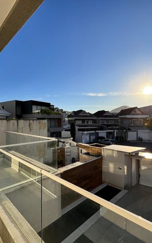 Casa de condomínio para alugar com 297m², 6 quartos e 2 vagas Casa de condomínio para alugar com 297m², 6 quartos e 2 vagasSuíte 1 (Master) - Varanda