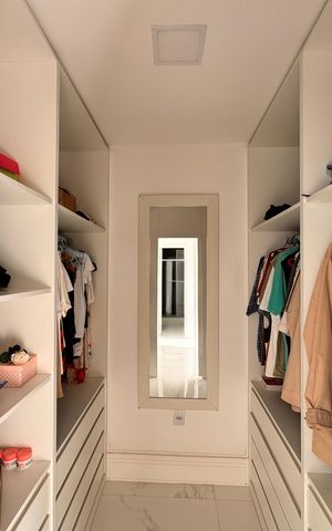 Casa de condomínio para alugar com 297m², 6 quartos e 2 vagas Casa de condomínio para alugar com 297m², 6 quartos e 2 vagasSuíte 1 (Master) - Closet