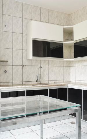 Casa à venda com 294m², 6 quartos e 4 vagas Casa à venda com 294m², 6 quartos e 4 vagasCoisinha - Casa 1