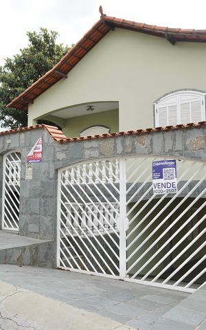 Casa à venda com 294m², 6 quartos e 4 vagas Casa à venda com 294m², 6 quartos e 4 vagasInstalação de placa 5A: foto 3