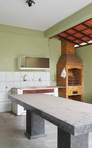 Casa à venda com 294m², 6 quartos e 4 vagas Casa à venda com 294m², 6 quartos e 4 vagasÁrea Gourmet- Casa 1