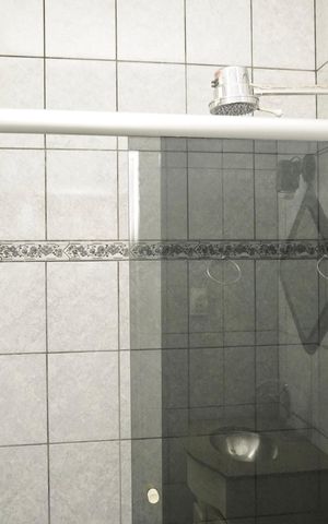 Casa à venda com 294m², 6 quartos e 4 vagas Casa à venda com 294m², 6 quartos e 4 vagasBanheiro da Suíte 2 - Casa 1