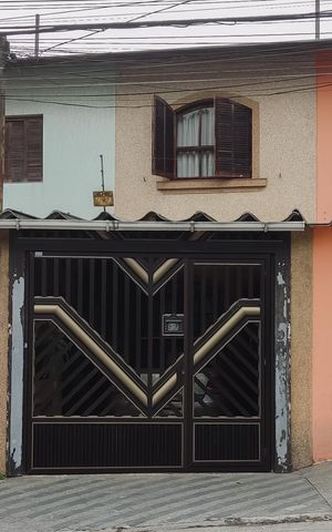 Casa à venda com 73m², 2 quartos e 1 vaga Casa à venda com 73m², 2 quartos e 1 vagaFachada
