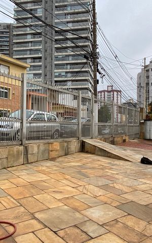 Casa para alugar com 573m², 2 quartos e 2 vagas Casa para alugar com 573m², 2 quartos e 2 vagasÁrea externa - Garagem