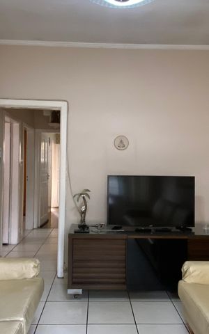 Casa para alugar com 573m², 2 quartos e 2 vagas Casa para alugar com 573m², 2 quartos e 2 vagasSala