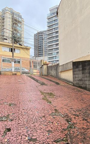 Casa para alugar com 573m², 2 quartos e 2 vagas Casa para alugar com 573m², 2 quartos e 2 vagasÁrea externa - Garagem