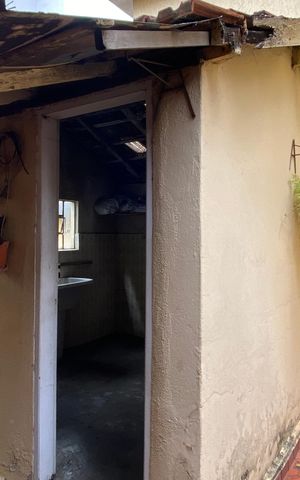 Casa para alugar com 573m², 2 quartos e 2 vagas Casa para alugar com 573m², 2 quartos e 2 vagasÁrea de Serviço - Área externa