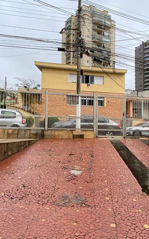 Casa para alugar com 573m², 2 quartos e 2 vagas Casa para alugar com 573m², 2 quartos e 2 vagasÁrea externa - Garagem