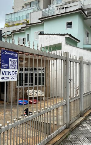 Casa para alugar com 573m², 2 quartos e 2 vagas Casa para alugar com 573m², 2 quartos e 2 vagasFachada