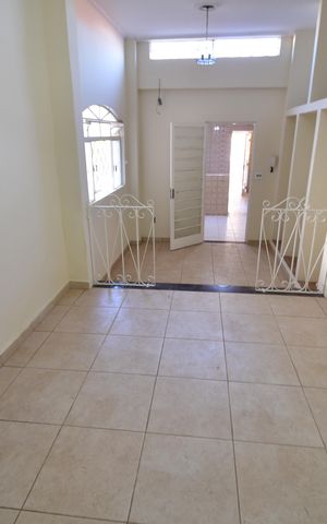 Casa à venda com 360m², 3 quartos e 3 vagasSala