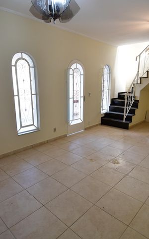 Casa à venda com 360m², 3 quartos e 3 vagasSala