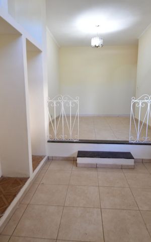 Casa à venda com 360m², 3 quartos e 3 vagasSala