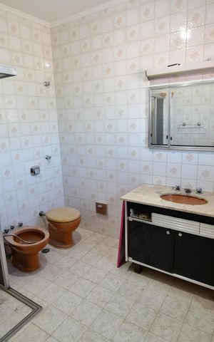 Casa à venda com 360m², 3 quartos e 3 vagasBanheiro da suíte