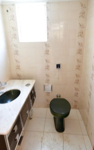 Casa à venda com 360m², 3 quartos e 3 vagasBanheiro de serviço