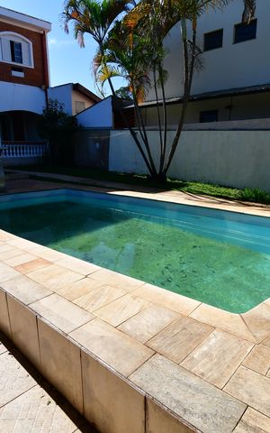 Casa à venda com 360m², 3 quartos e 3 vagasPiscina