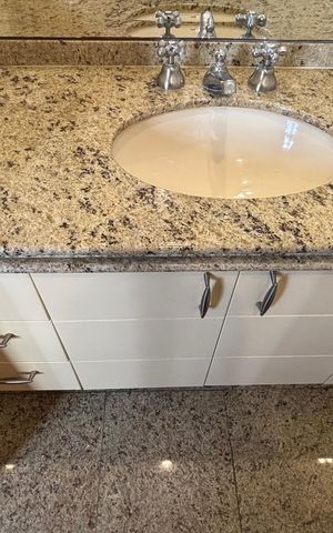 Apartamento para alugar com 180m², 3 quartos e 4 vagasBanheiro da Suíte 1