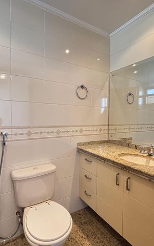 Apartamento para alugar com 180m², 3 quartos e 4 vagasBanheiro da Suíte 1