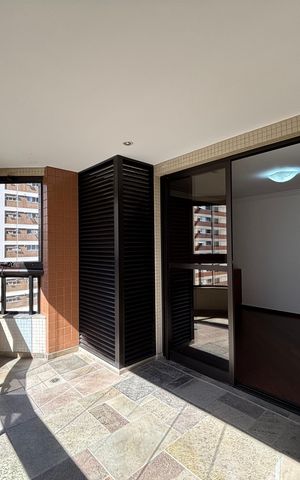 Apartamento para alugar com 180m², 3 quartos e 4 vagasVaranda