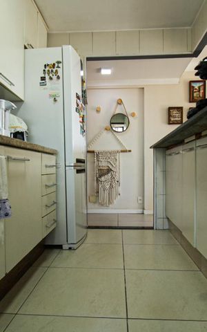 Apartamento à venda com 93m², 4 quartos e 2 vagas Apartamento à venda com 93m², 4 quartos e 2 vagasCozinha