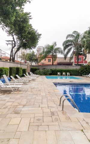 Apartamento à venda com 93m², 4 quartos e 2 vagas Apartamento à venda com 93m², 4 quartos e 2 vagasÁrea comum - Piscina