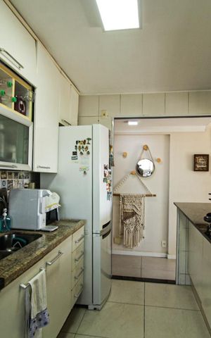 Apartamento à venda com 93m², 4 quartos e 2 vagas Apartamento à venda com 93m², 4 quartos e 2 vagasCozinha