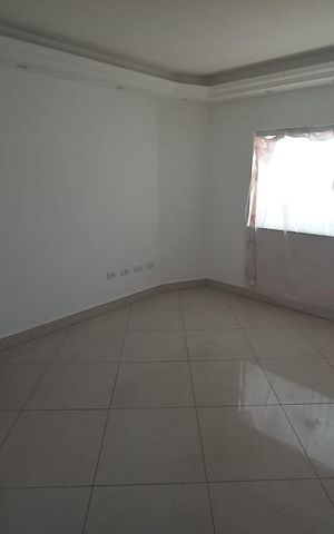 Casa à venda com 100m², 2 quartos e 2 vagas Casa à venda com 100m², 2 quartos e 2 vagasSala