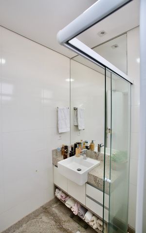 Casa de condomínio para alugar com 180m², 3 quartos e 4 vagasBanheiro da Suíte