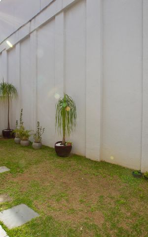 Casa de condomínio para alugar com 180m², 3 quartos e 4 vagasQuintal