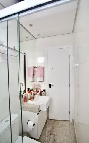 Casa de condomínio para alugar com 180m², 3 quartos e 4 vagasBanheiro Social