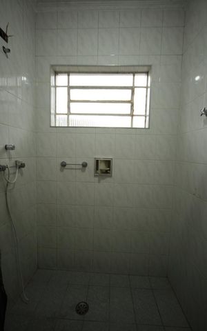 Casa à venda com 222m², 3 quartos e 2 vagasBanheiro social 
