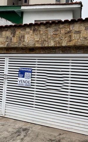 Casa à venda com 222m², 3 quartos e 2 vagasFachada