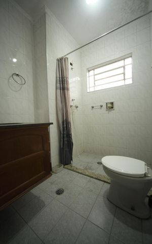 Casa à venda com 222m², 3 quartos e 2 vagasBanheiro social 