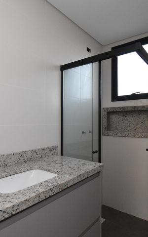 Casa de condomínio para alugar com 180m², 3 quartos e 2 vagasBanheiro 2