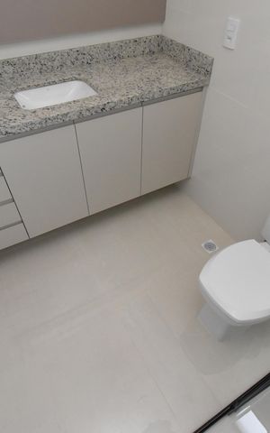 Casa de condomínio para alugar com 180m², 3 quartos e 2 vagasBanheiro da Suíte