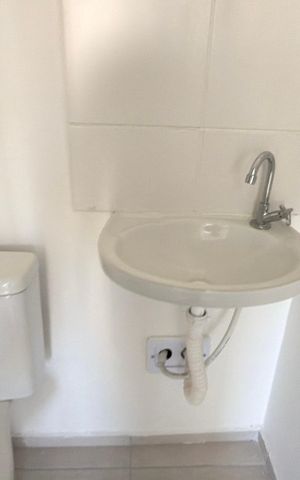 Apartamento à venda com 46m², 2 quartos e 1 vaga Apartamento à venda com 46m², 2 quartos e 1 vagaBanheiro social